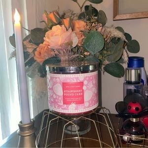 BBW Strawberry Pound Cake 3 Wick Candle